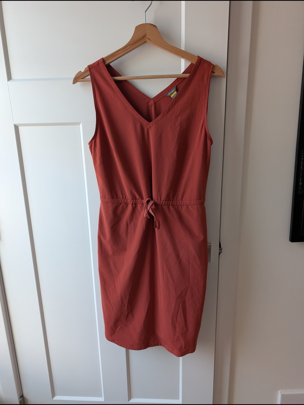 Eddie Bauer Sleeveless V-Neck Tie-Waist Midi Dress in Rust
